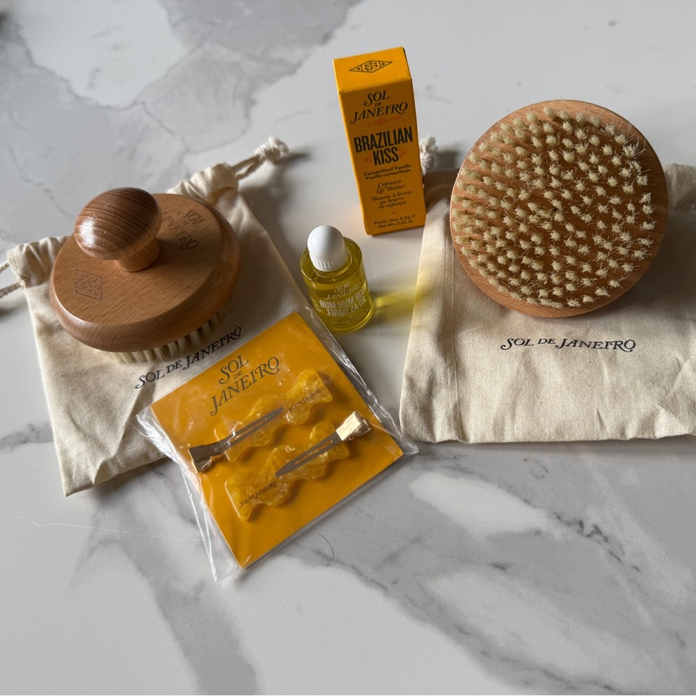 *SOLD* shoulda bought it! Sol De Janeiro Dry Body Brush, Brazilian Kiss Lip Oil